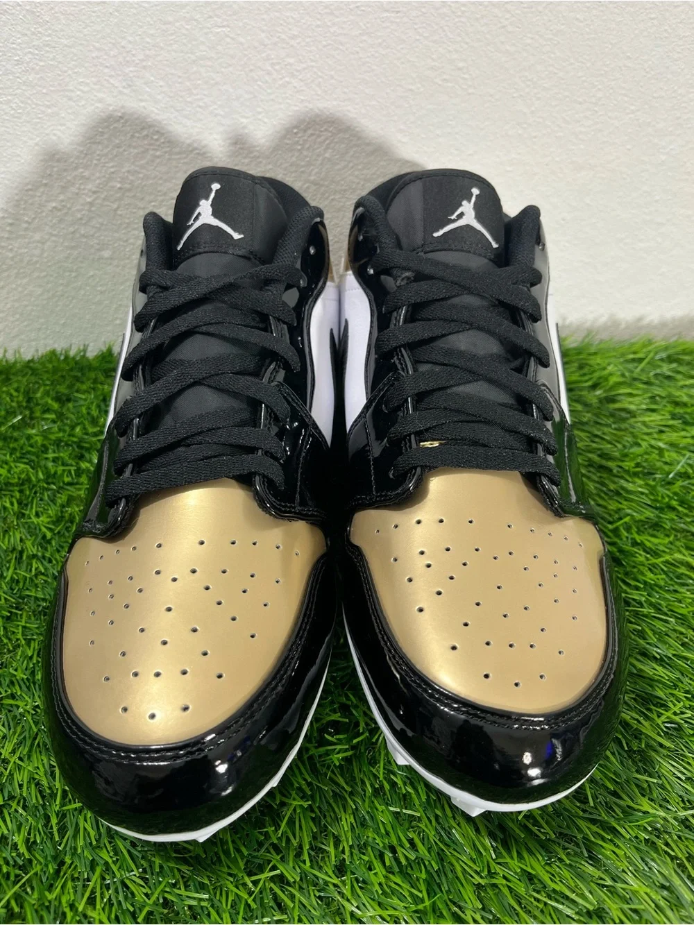 Nike Jordan 1 Low Football cleat FJ6245-701 Metallic Gold Black White size 13